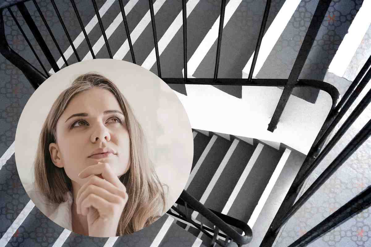 persona pensierosa in un cerchio e sullo sfondo scale condominiali