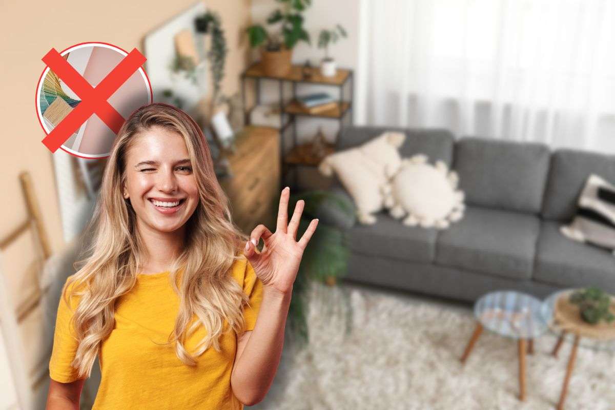 casa con soggiorno piccolo, x rossa su palette di colori e donna che fa ok con le mani